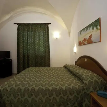 Dolmen Sport 4*
